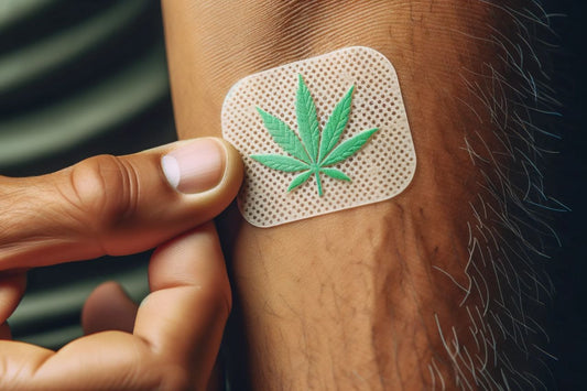Een patch met cannabisbladontwerp