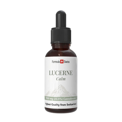 Flesje Lucerne Calm van Formula Swiss op een witte achtergrond