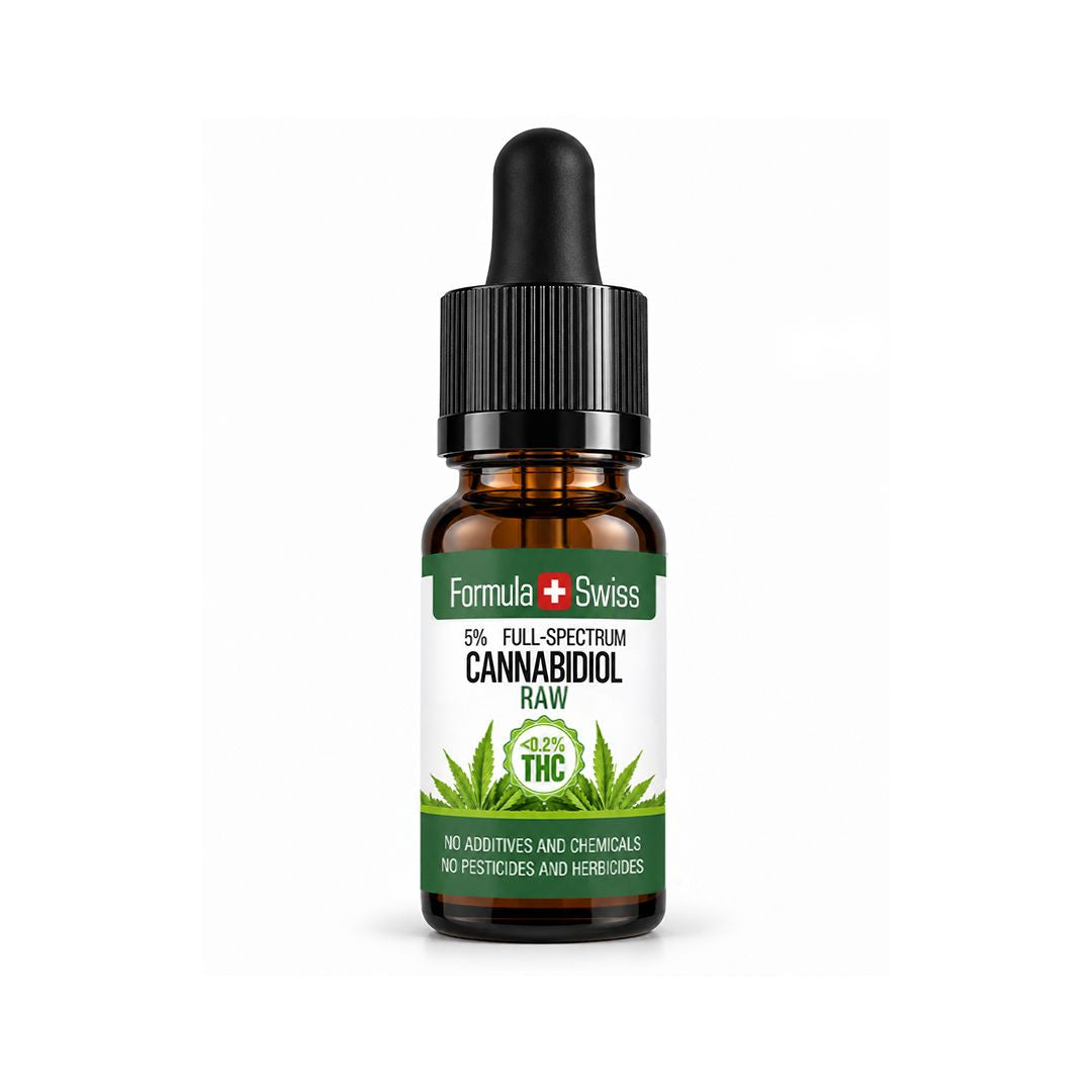 Amberkleurig druppelflesje van 10 ml met RAW CBD-olie in hennepzaadolie van Formula Swiss, 5% volledig spectrum